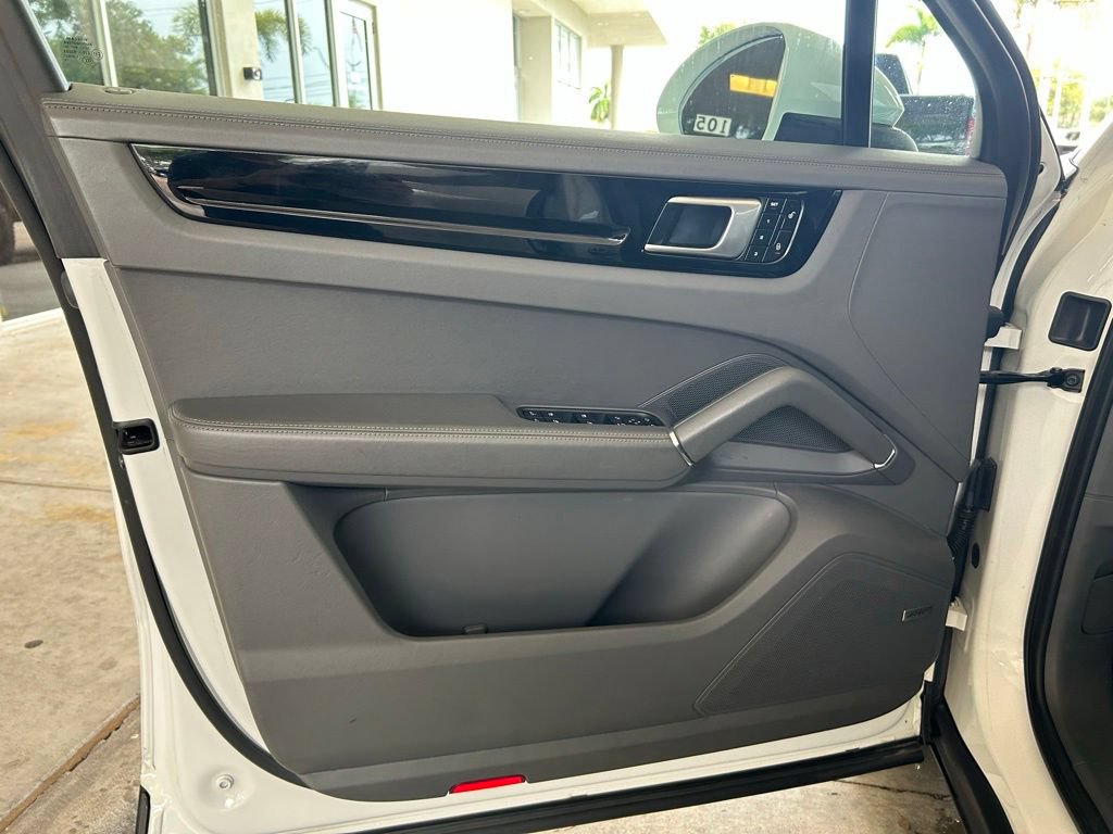 Used 2019 Porsche Cayenne AWD/4WD image 35