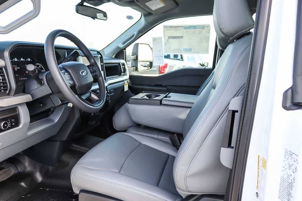 New 2026 Ford F250 XL w/ XL Chrome Package RWD image 17