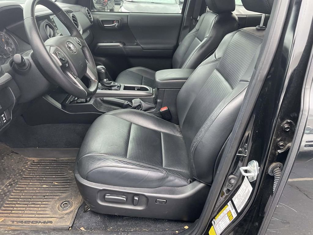 Used 2022 Toyota Tacoma TRD Sport image 28