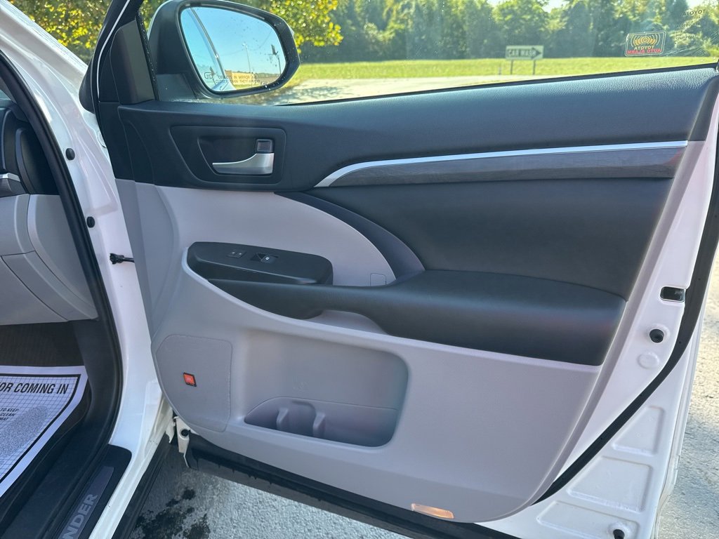 Used 2019 Toyota Highlander Limited image 11