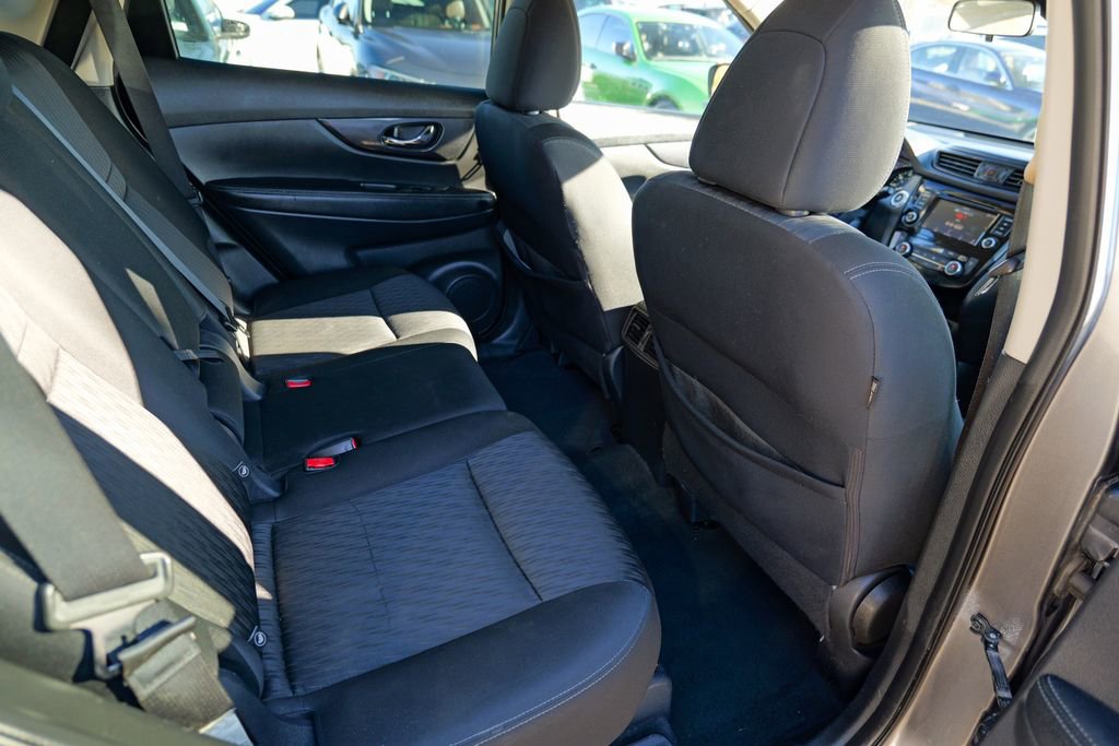 Used 2020 Nissan Rogue SV image 28