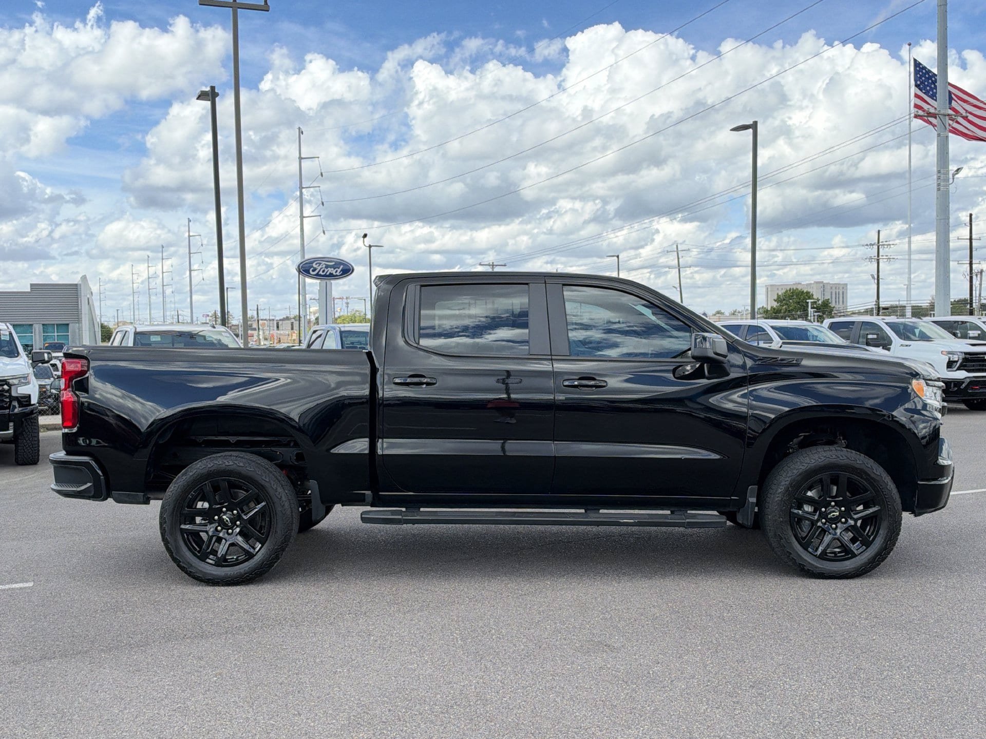 Used 2025 Chevrolet Silverado 1500 LT Trail Boss w/ Convenience Package II AWD/4WD image 6