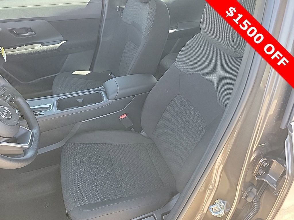 New 2025 Nissan Kicks S image 18