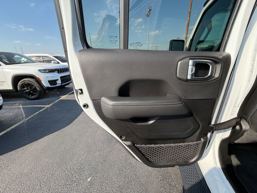 Used 2023 Jeep Wrangler Unlimited Sahara w/ Cold Weather Group image 15