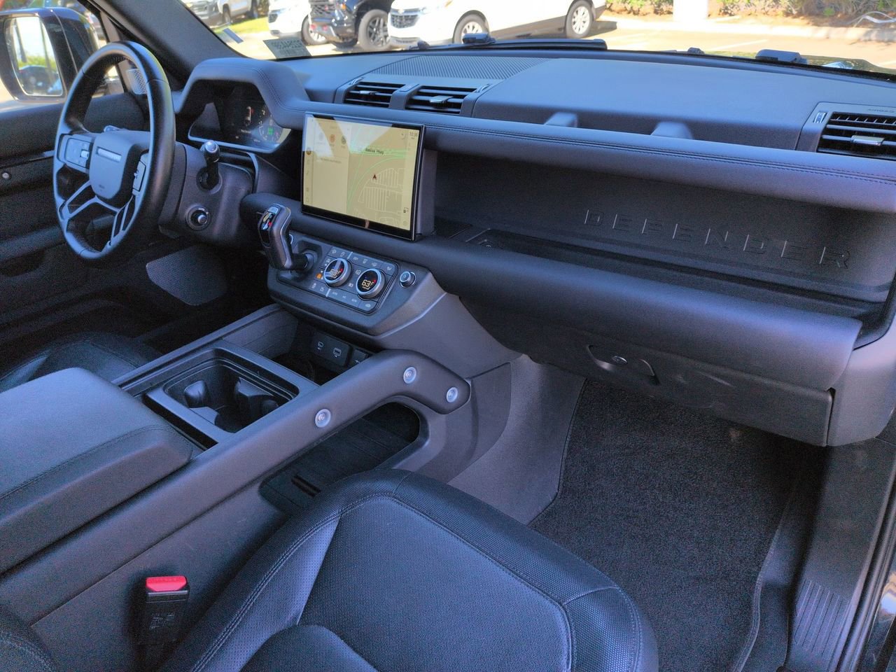 Used 2024 Land Rover Defender 130 X-Dynamic SE image 27