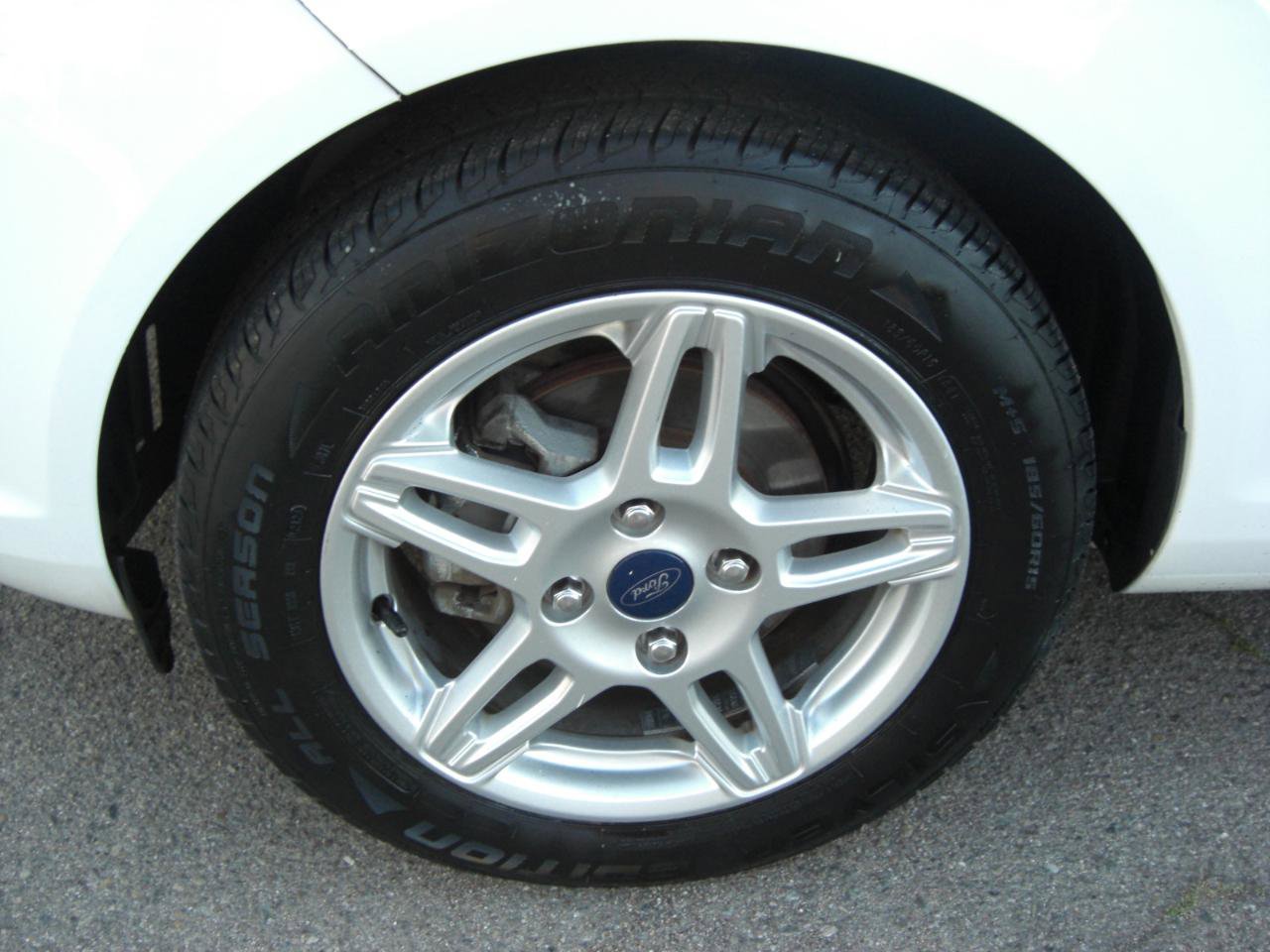 Used 2017 Ford Fiesta SE image 5