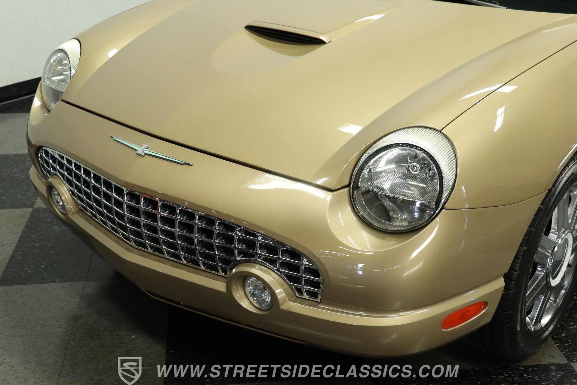 Used 2005 Ford Thunderbird RWD image 18