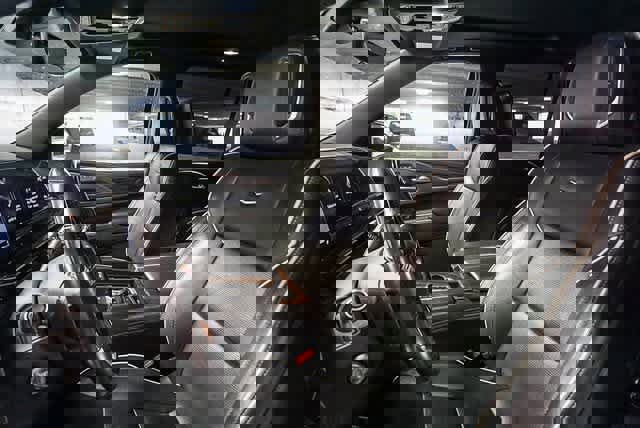 Used 2021 Cadillac Escalade Premium Luxury image 19