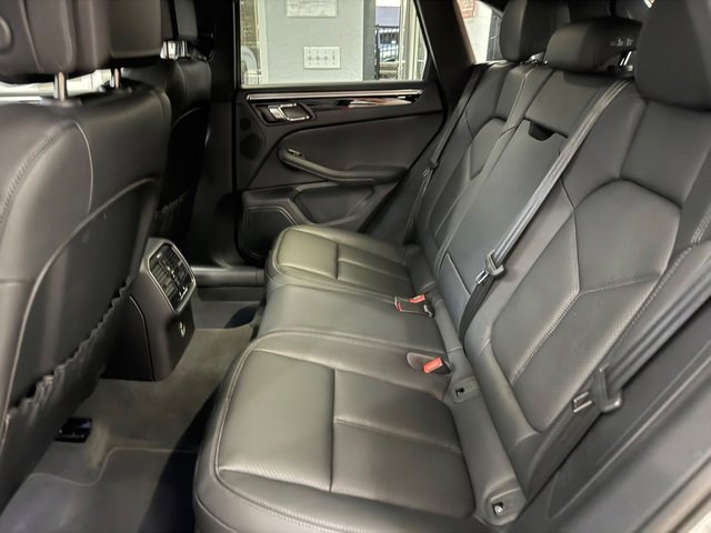 Used 2025 Porsche Macan image 15