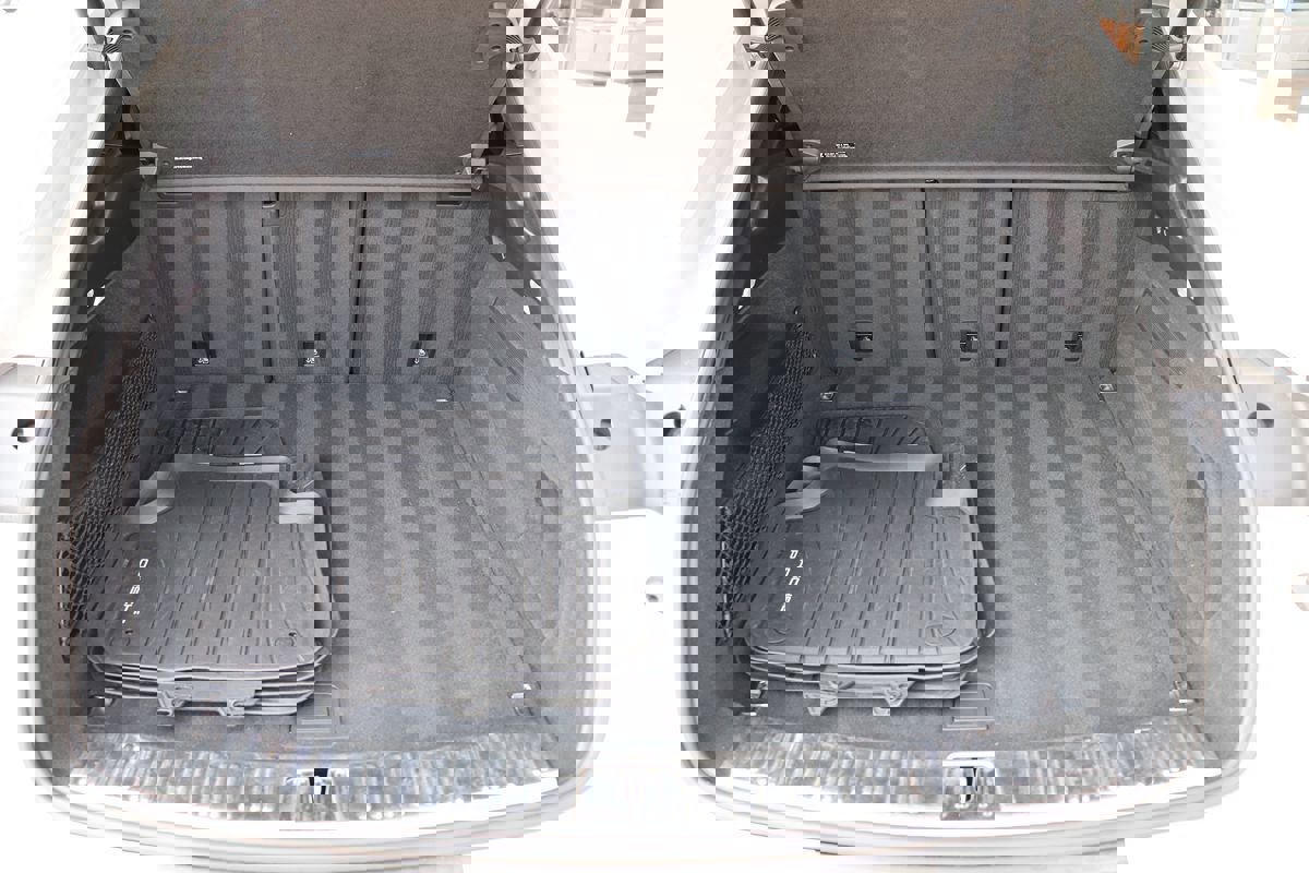 Used 2022 Porsche Cayenne Platinum Edition image 40