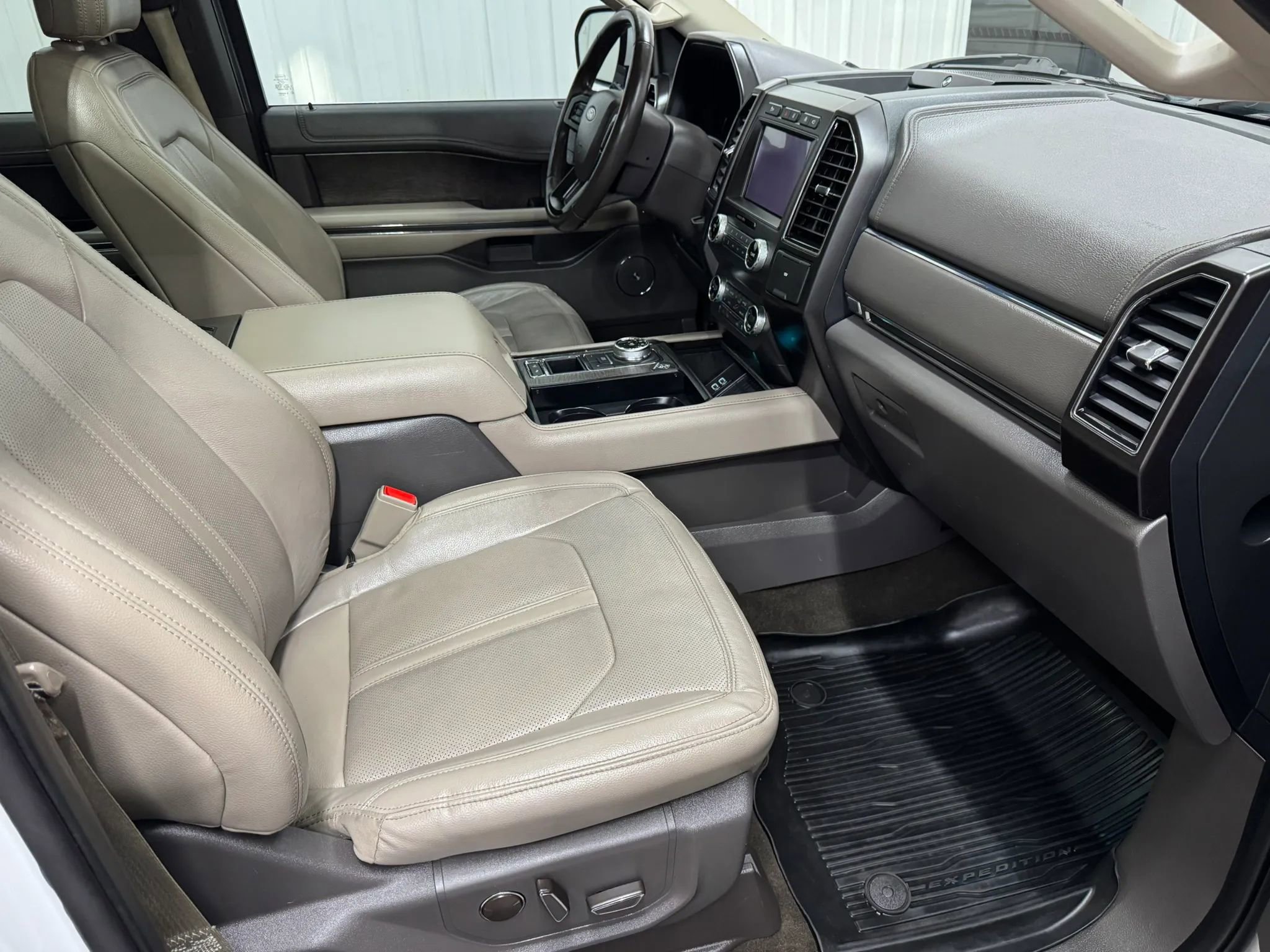 Used 2019 Ford Expedition Limited w/ Equipment Group 302A RWD image 12
