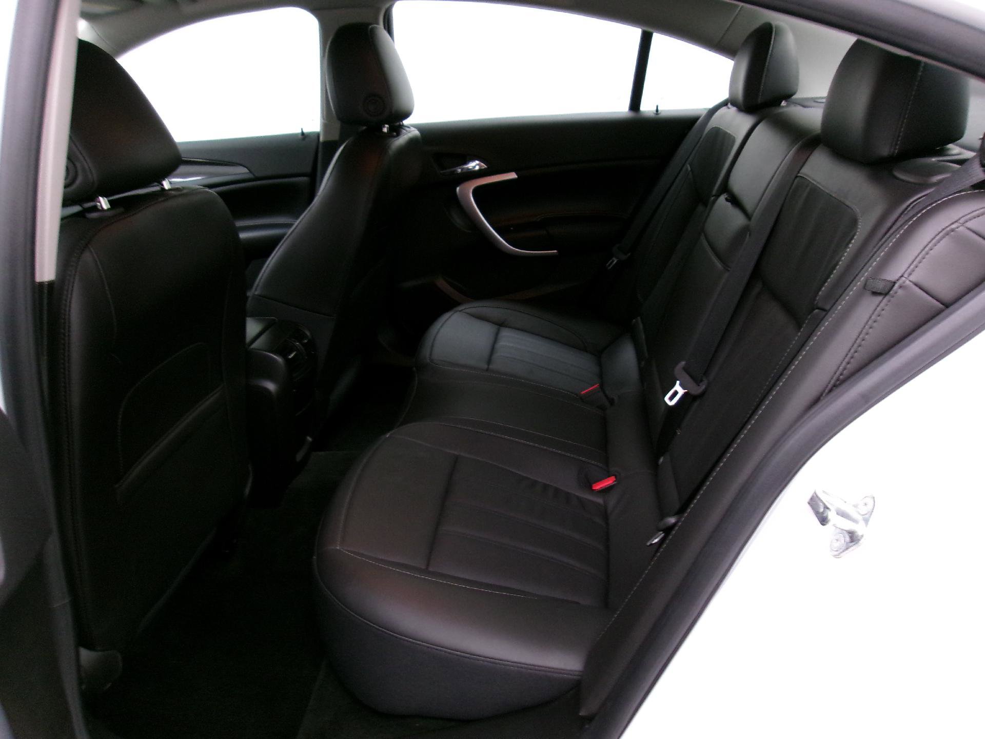 Used 2017 Buick Regal Sport Touring image 9