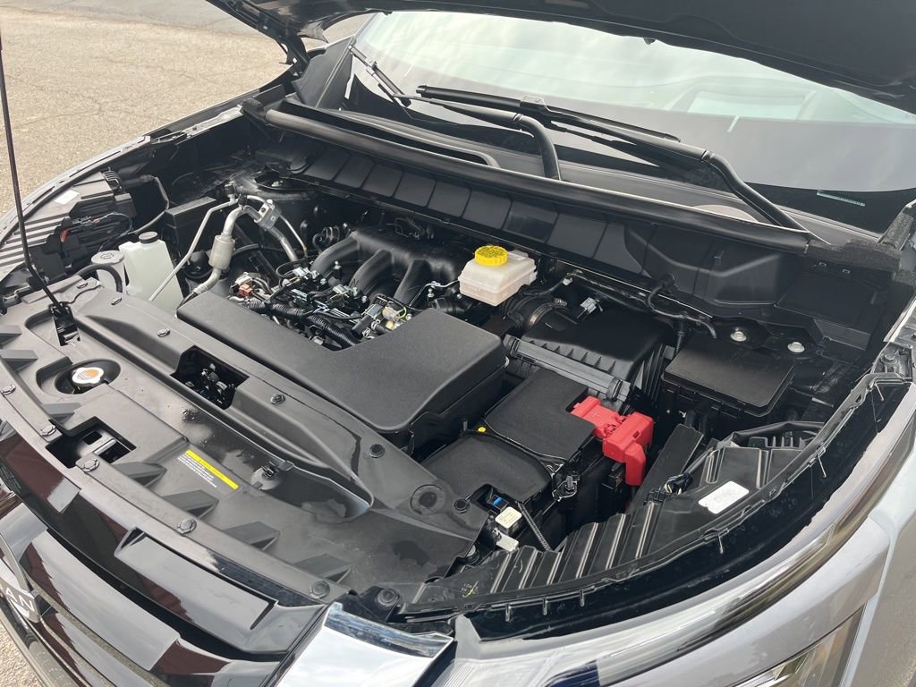 Used 2025 Nissan Pathfinder Platinum w/ Cargo Package image 13