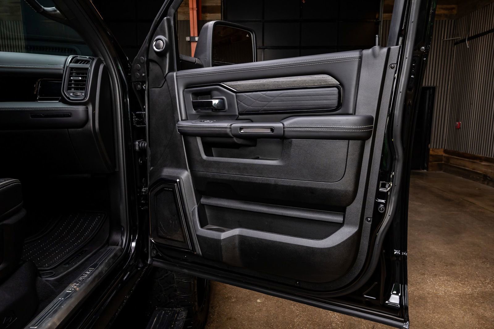 Used 2026 RAM 2500 Limited image 37