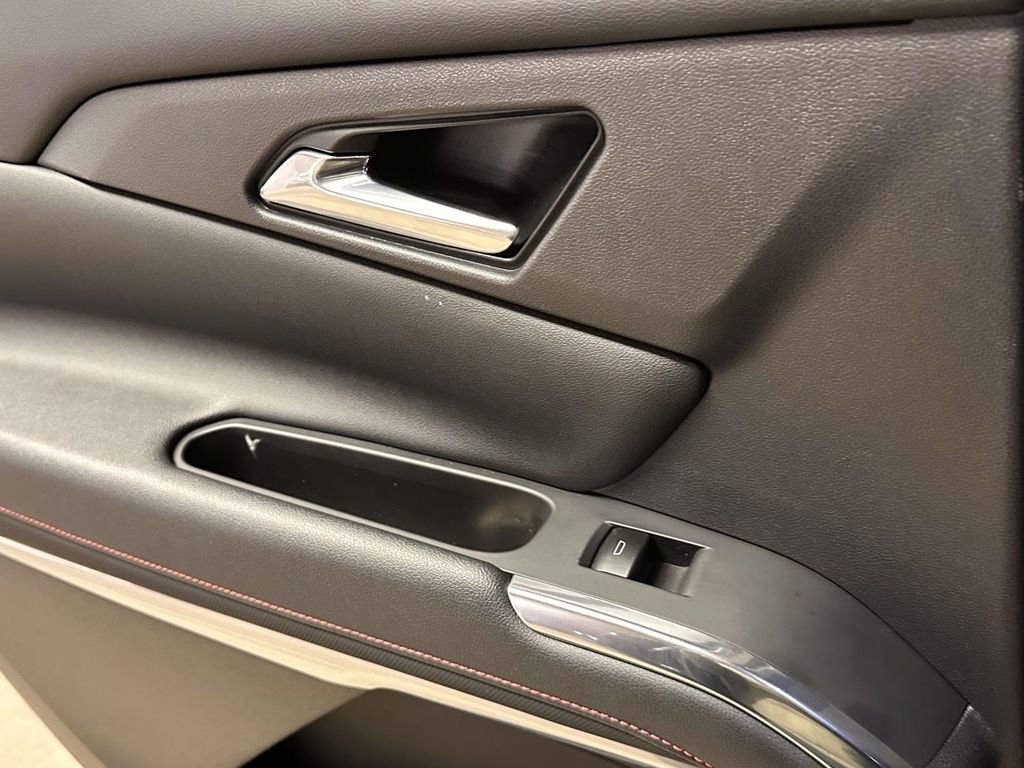 Used 2024 Chevrolet Traverse Z71 image 21