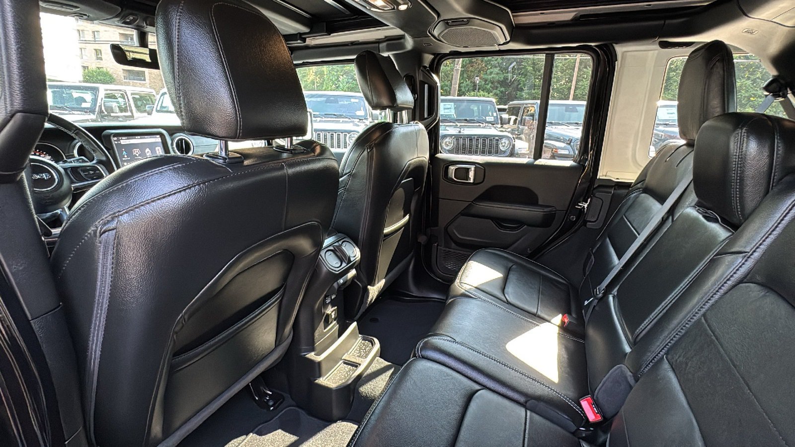 Certified 2022 Jeep Wrangler Unlimited Sahara w/ Cold Weather Group AWD/4WD image 33