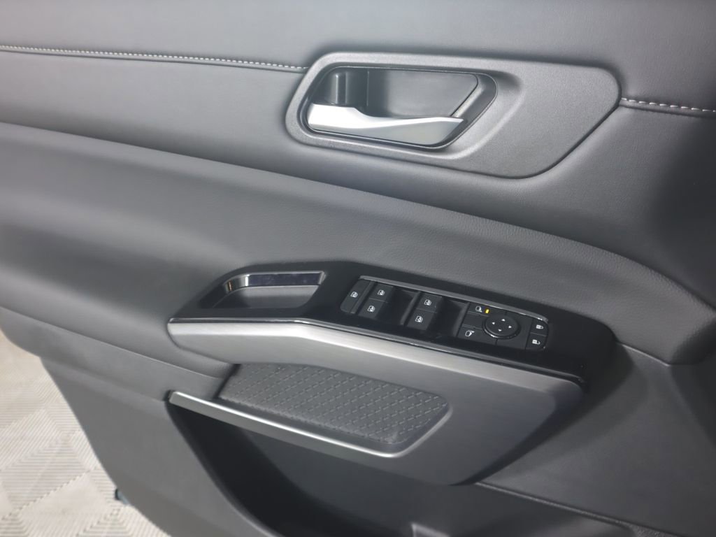 New 2026 Nissan Pathfinder SL image 21