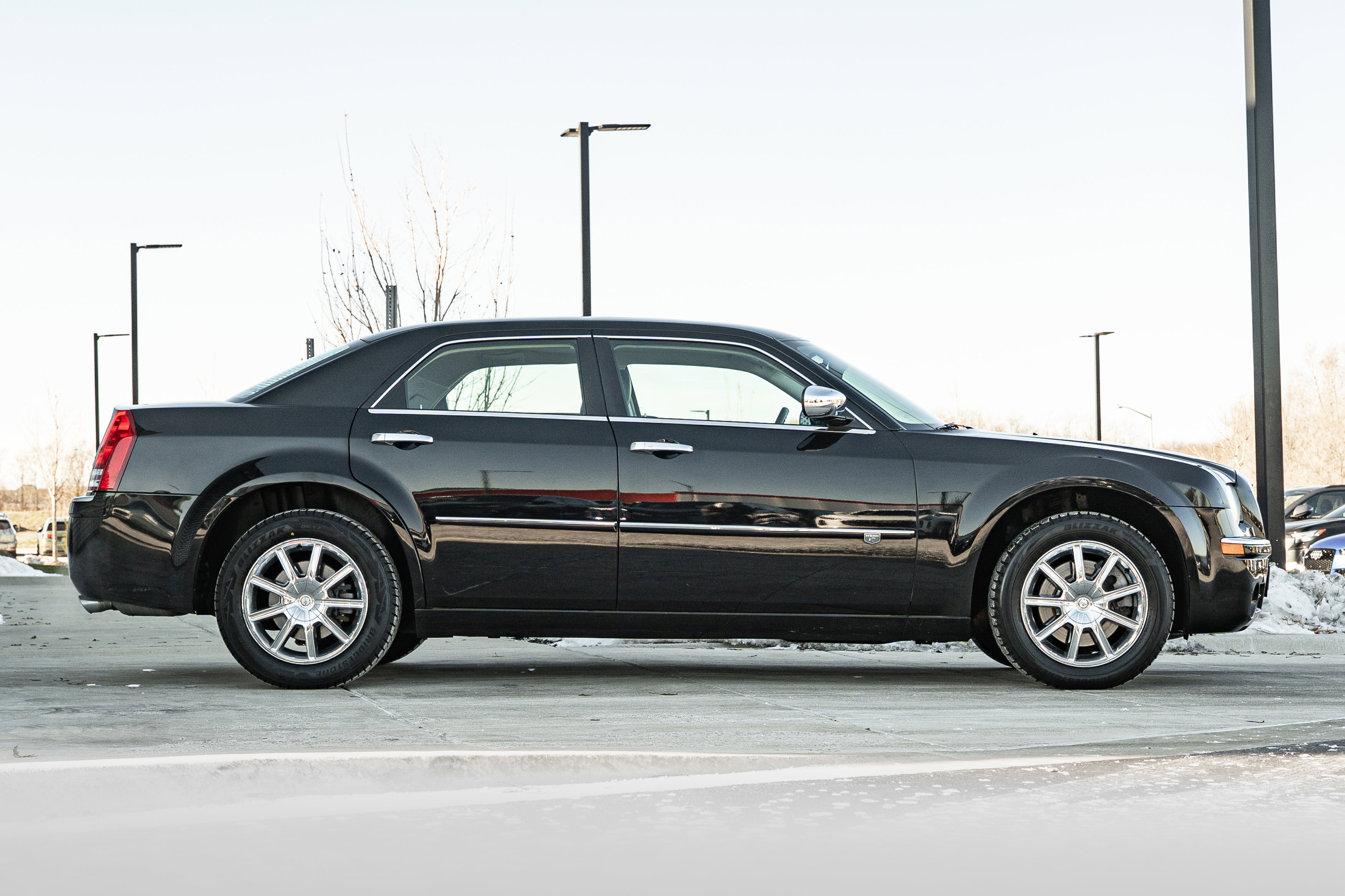 Used 2010 Chrysler 300 C image 3