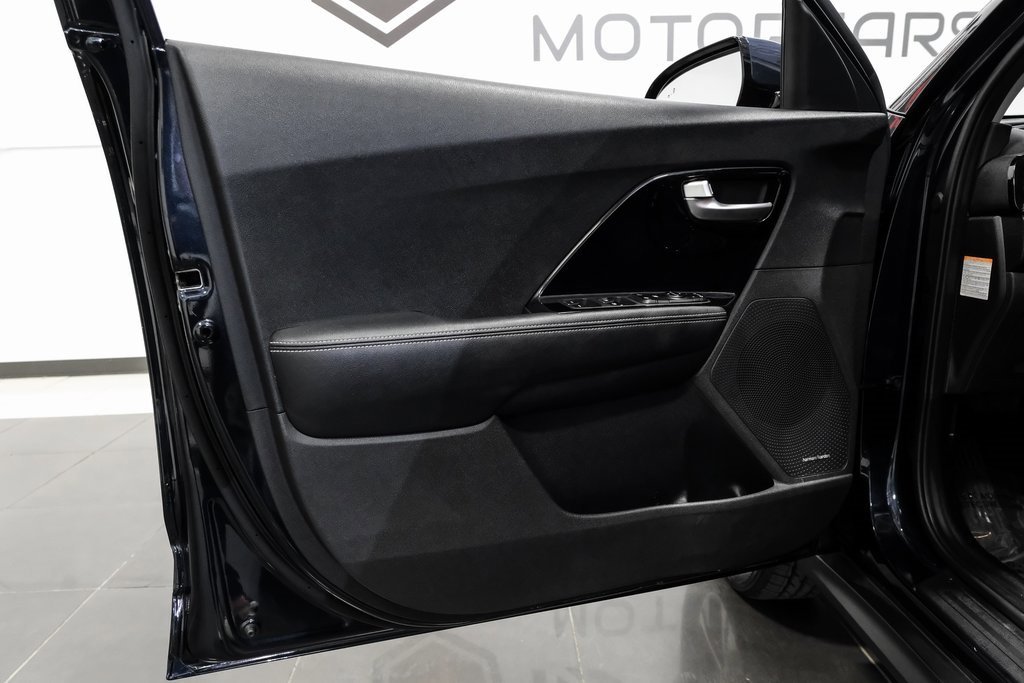 Used 2022 Kia Niro EX image 46