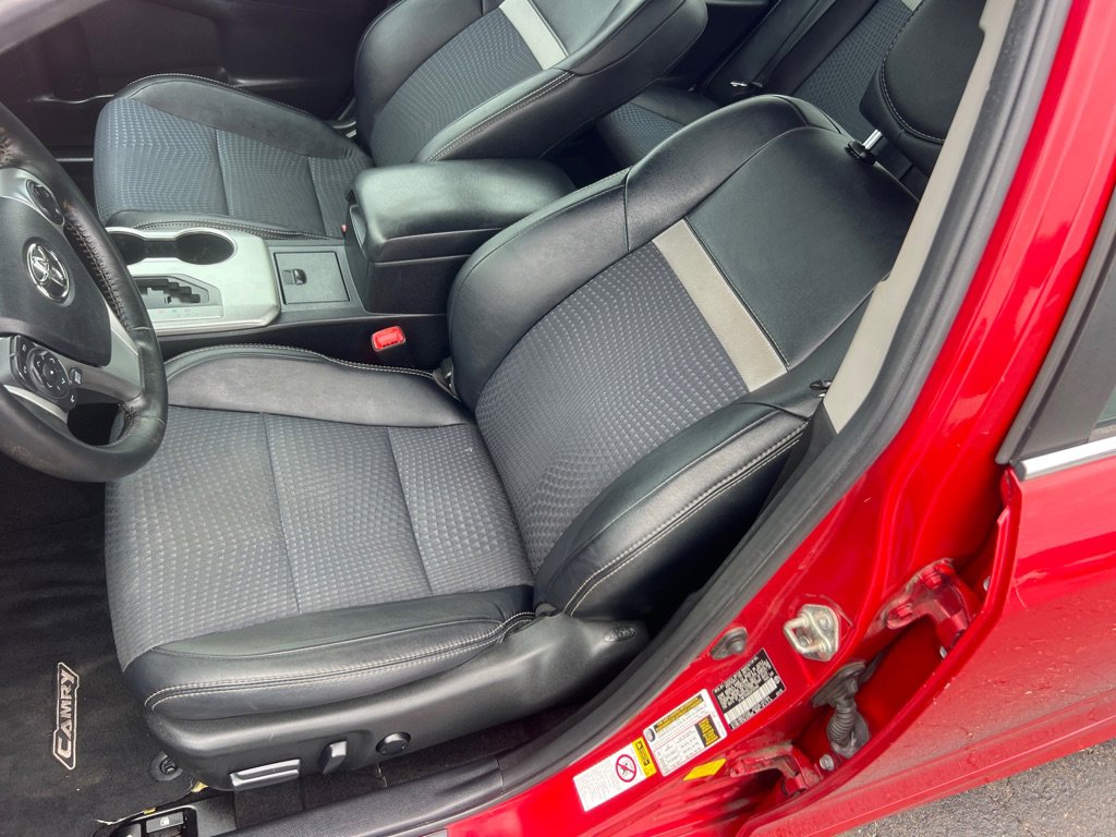 Used 2014 Toyota Camry SE FWD image 11