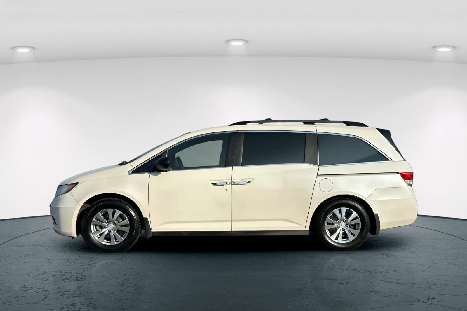 Used 2016 Honda Odyssey SE image 3