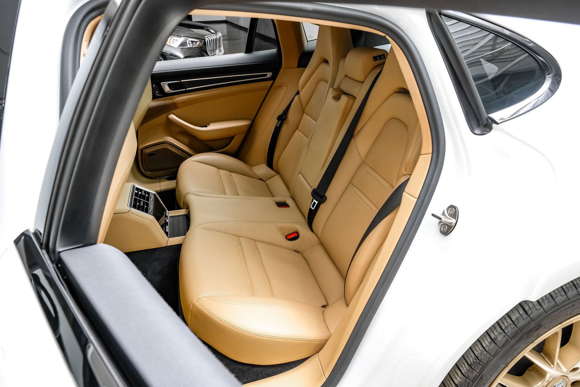 Used 2023 Porsche Panamera Platinum Edition w/ Sportdesign Package RWD image 45