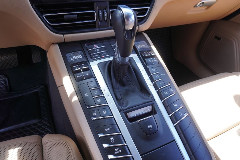 Used 2020 Porsche Macan Base image 19