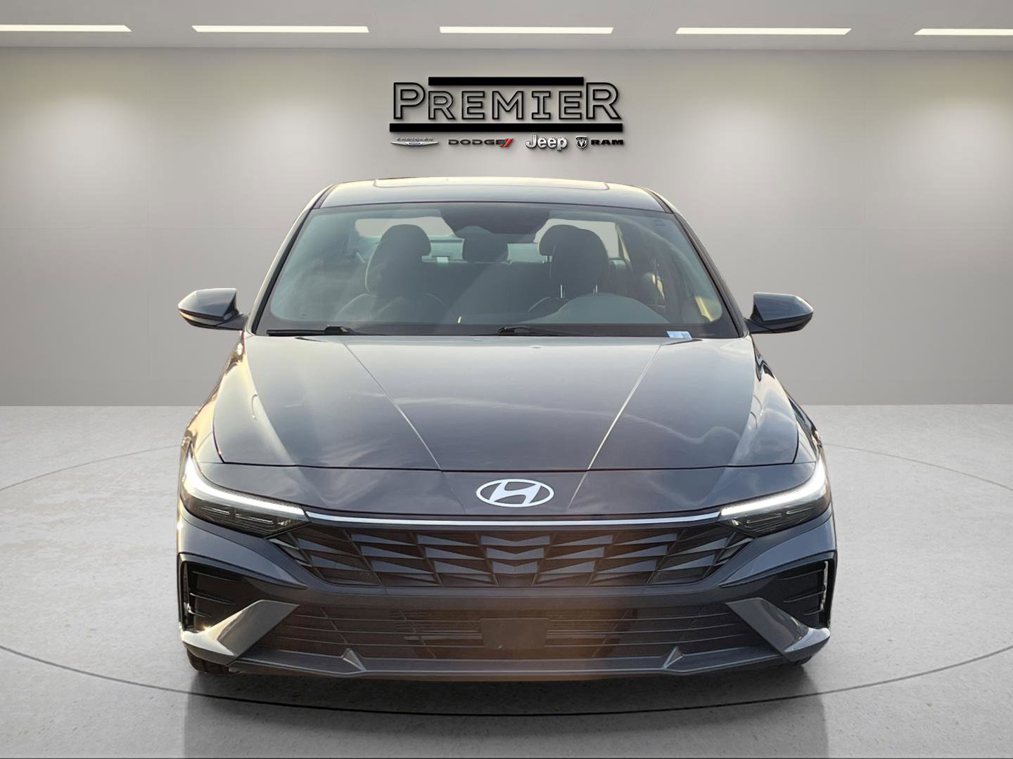 Used 2025 Hyundai Elantra SEL image 2