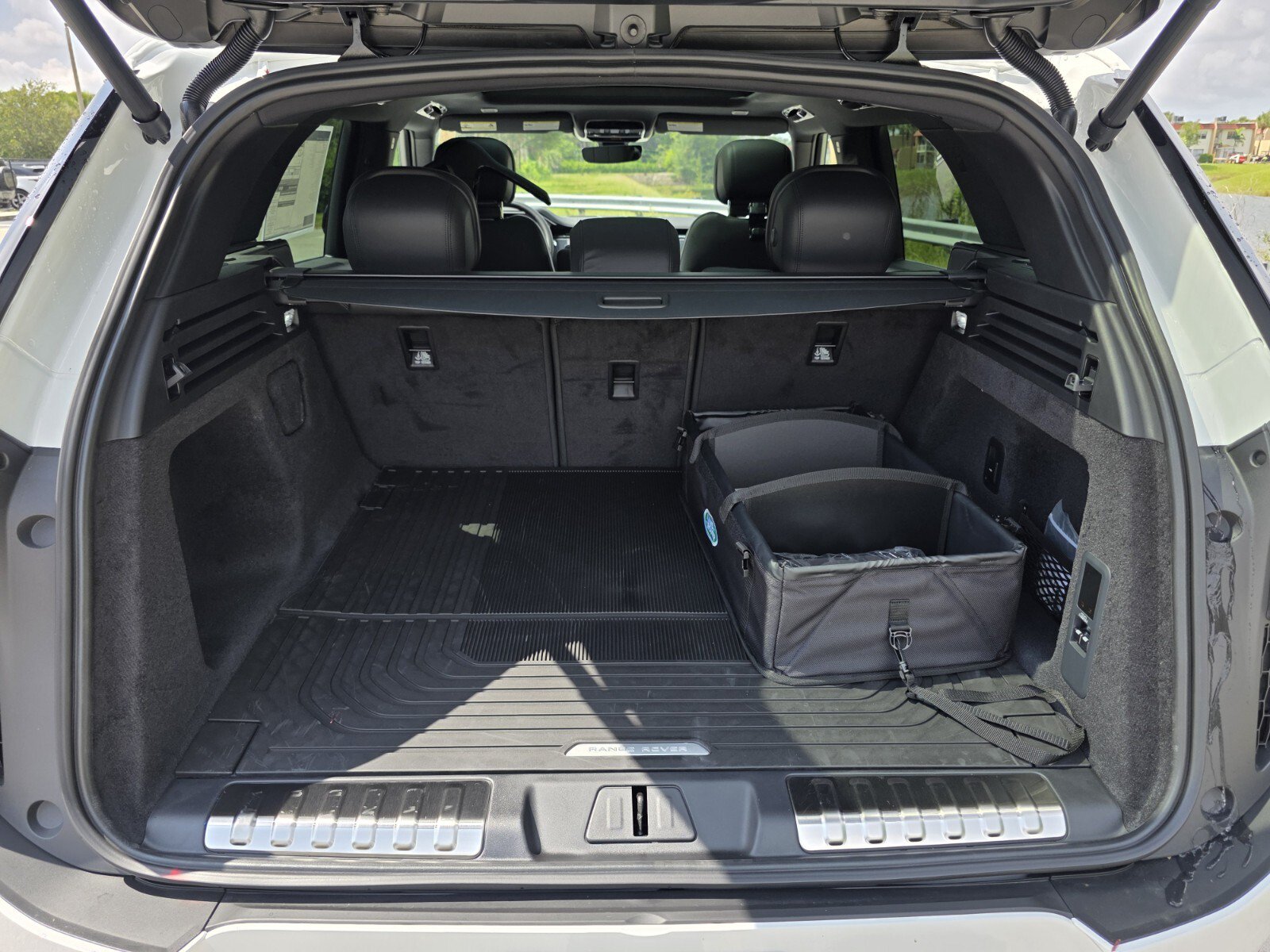 New 2026 Land Rover Range Rover Sport Dynamic SE AWD/4WD image 14