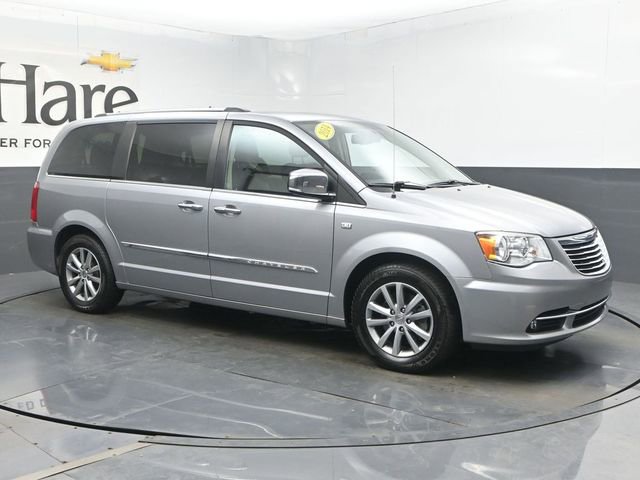 Used 2014 Chrysler Town & Country Touring-L image 6