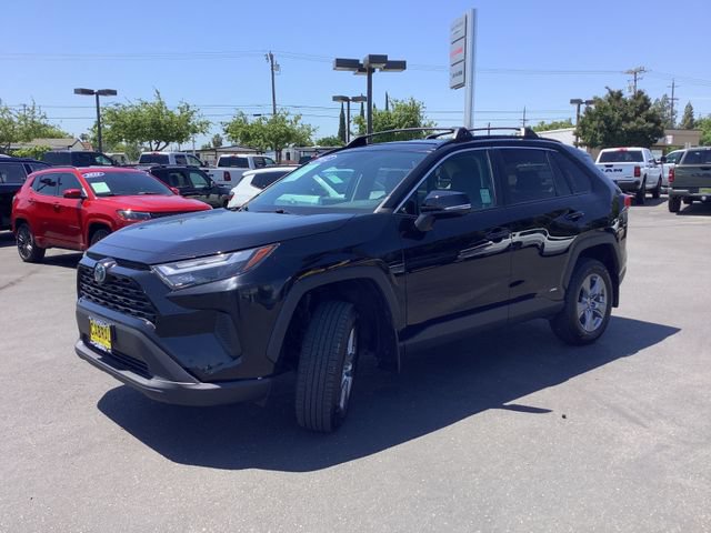 Used 2022 Toyota RAV4 XLE AWD/4WD image 5