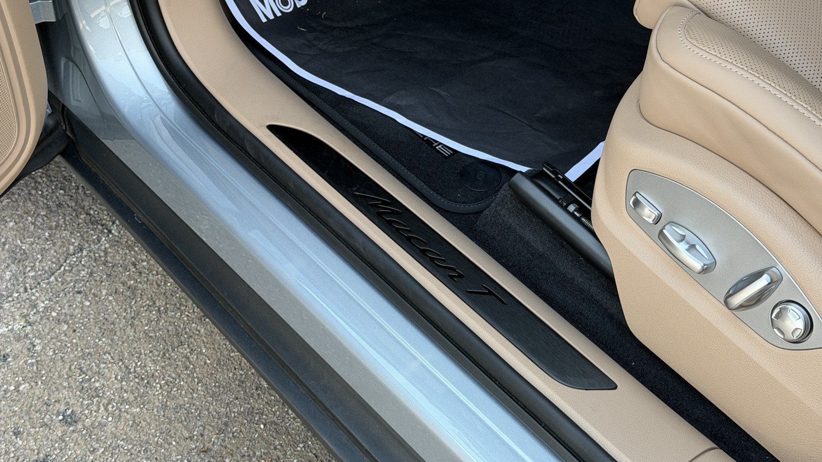 Certified 2026 Porsche Macan Turbo AWD/4WD image 23
