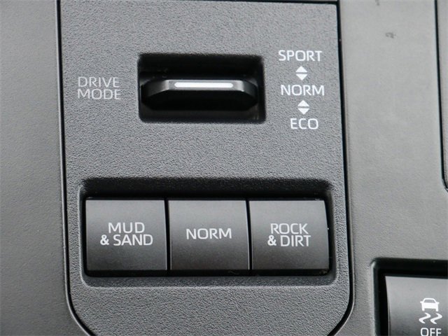 Used 2020 Toyota Highlander LE image 27