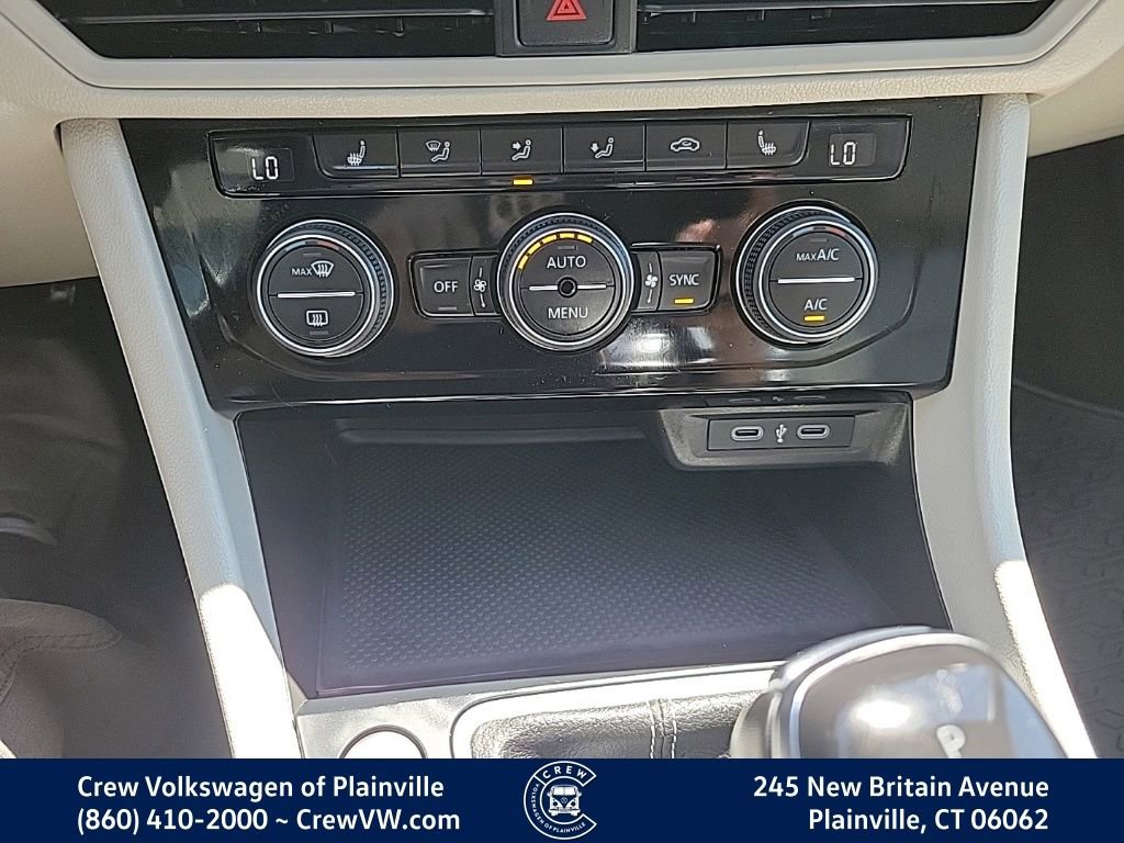 Certified 2024 Volkswagen Jetta SE w/ Panoramic Sunroof Package FWD image 9
