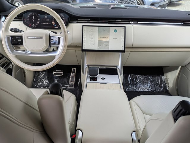 Used 2024 Land Rover Range Rover Long Wheelbase SE image 19