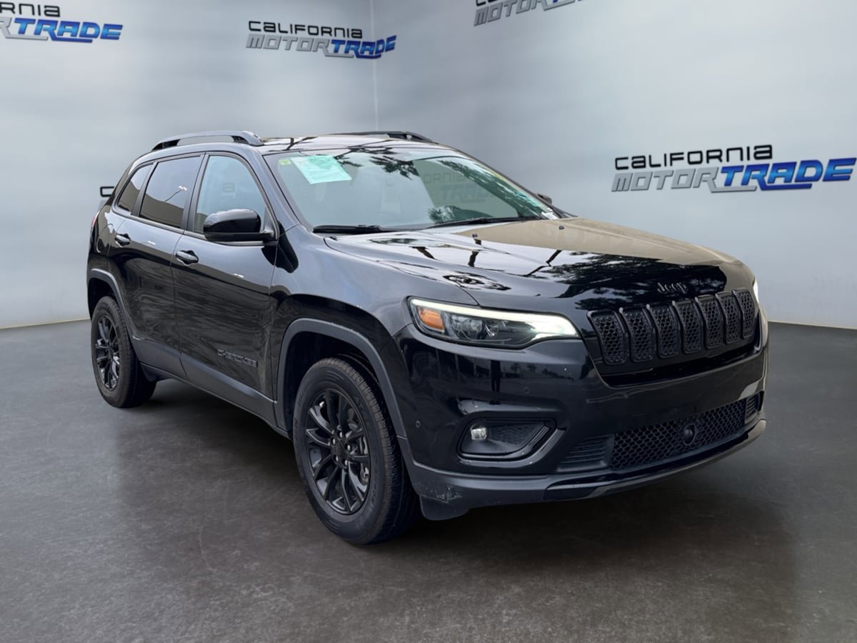 Used 2023 Jeep Cherokee Altitude Lux image 3