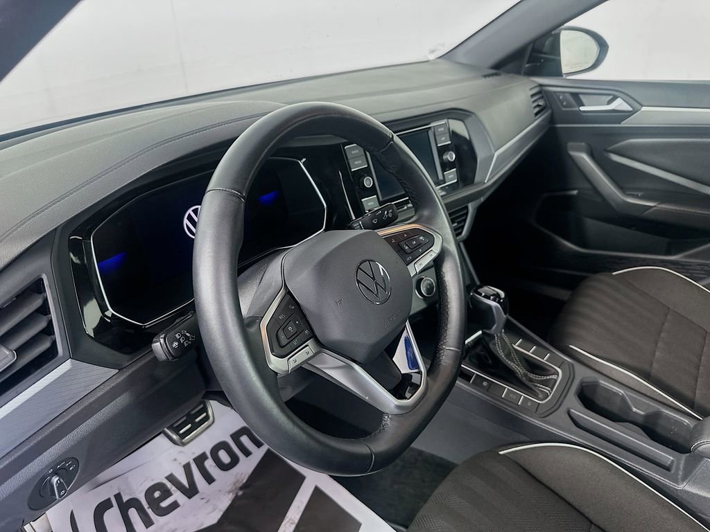 Used 2023 Volkswagen Jetta Sport image 9