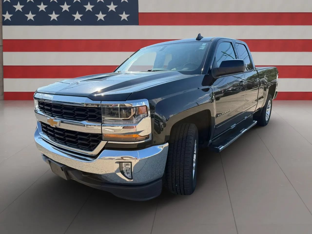 Used 2018 Chevrolet Silverado 1500 LT w/ All Star Edition AWD/4WD image 3