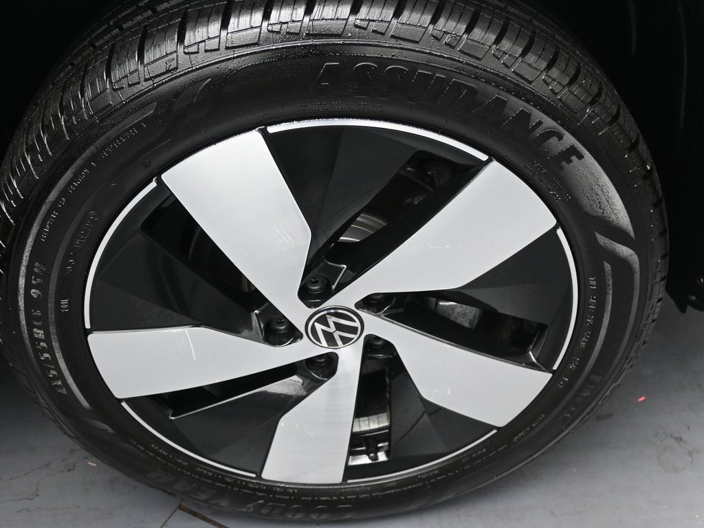 Used 2025 Volkswagen Taos S image 41