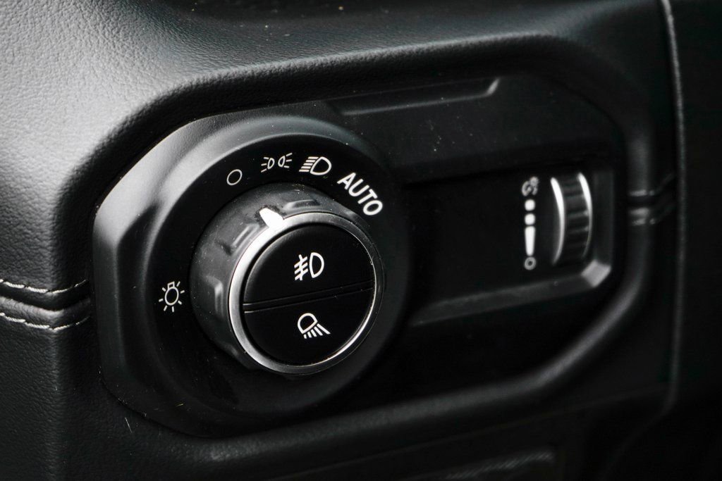 Used 2024 Jeep Gladiator Rubicon w/ Convenience Group AWD/4WD image 17