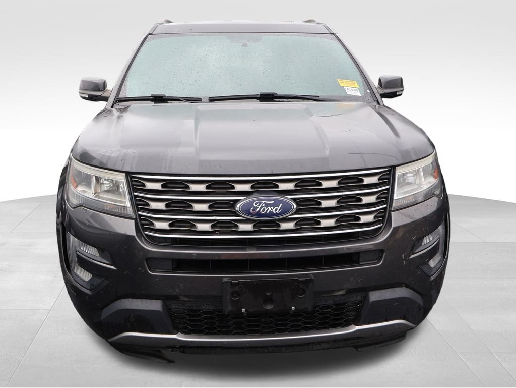 Used 2017 Ford Explorer XLT w/ Equipment Group 202A FWD image 6