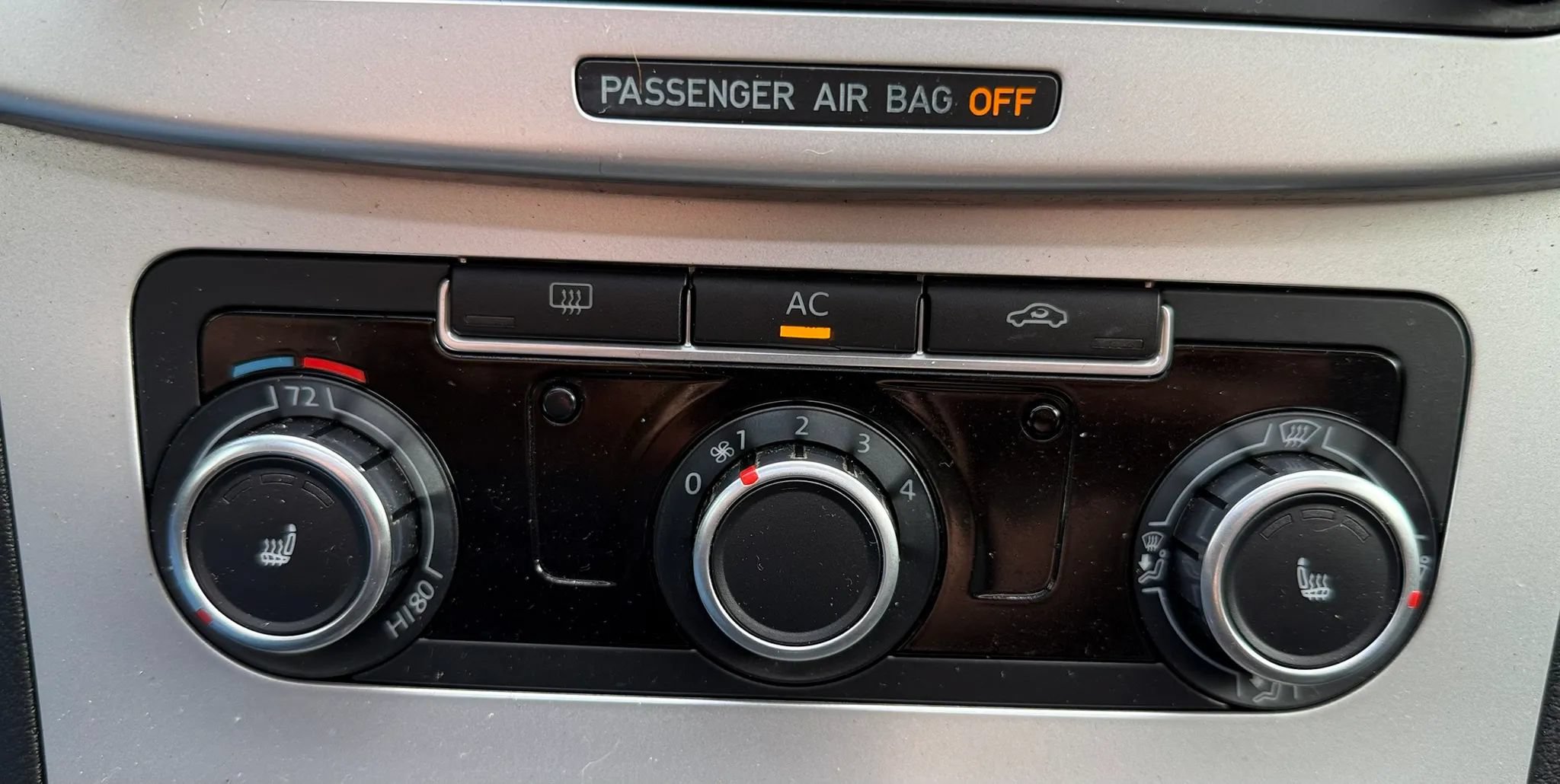 Used 2010 Volkswagen Passat Komfort FWD image 18