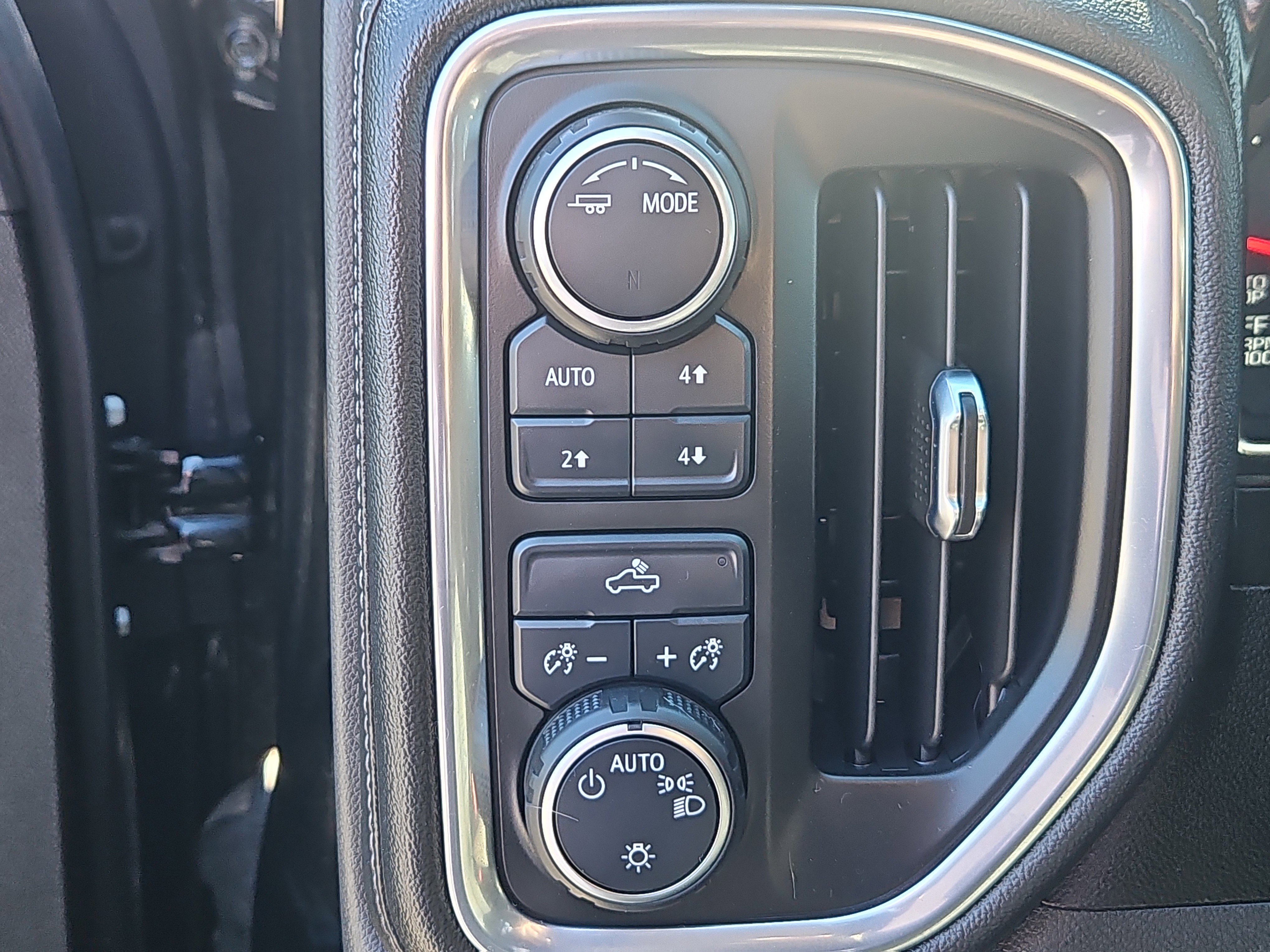 Used 2021 Chevrolet Silverado 1500 LT w/ Z71 Off-Road Package image 10