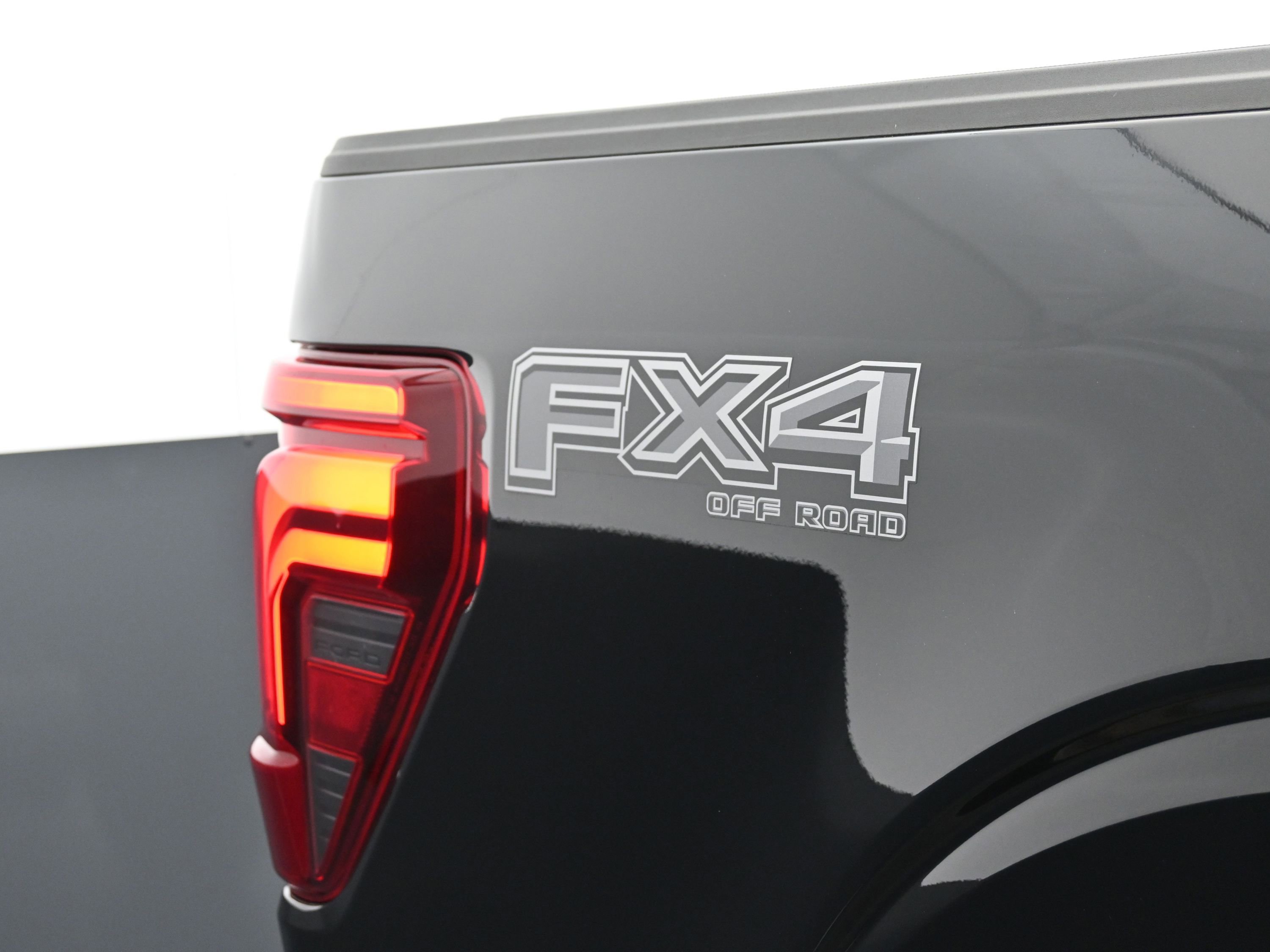 Used 2025 Ford F150 Platinum w/ FX4 Off-Road Package image 48