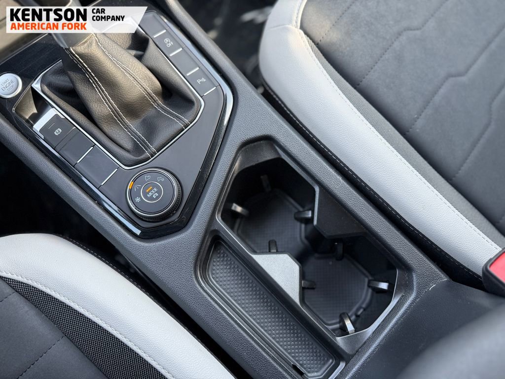 Used 2025 Volkswagen Taos SE image 28