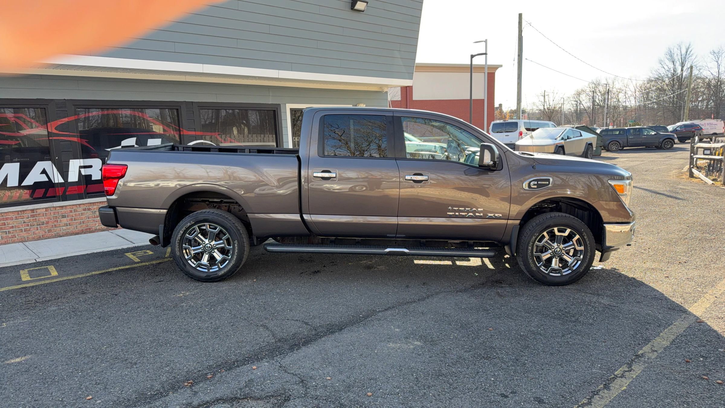 Used 2017 Nissan Titan SV image 4