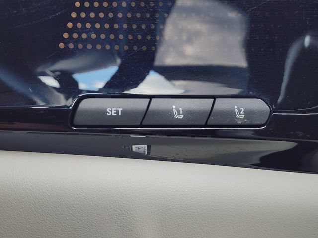 Certified 2025 Kia Carnival SX Prestige FWD image 36