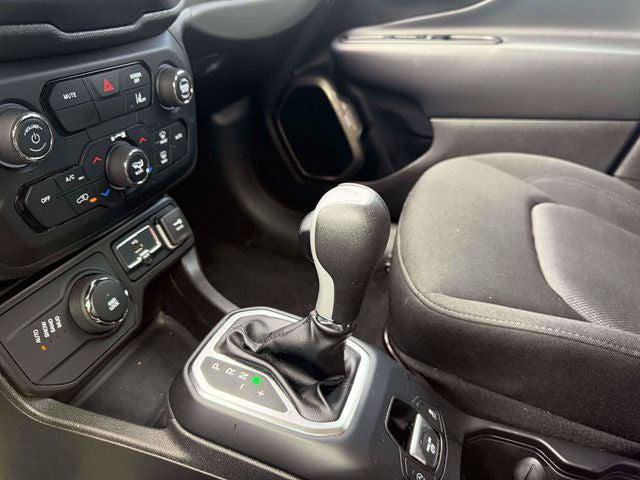 Certified 2023 Jeep Renegade Latitude AWD/4WD image 28
