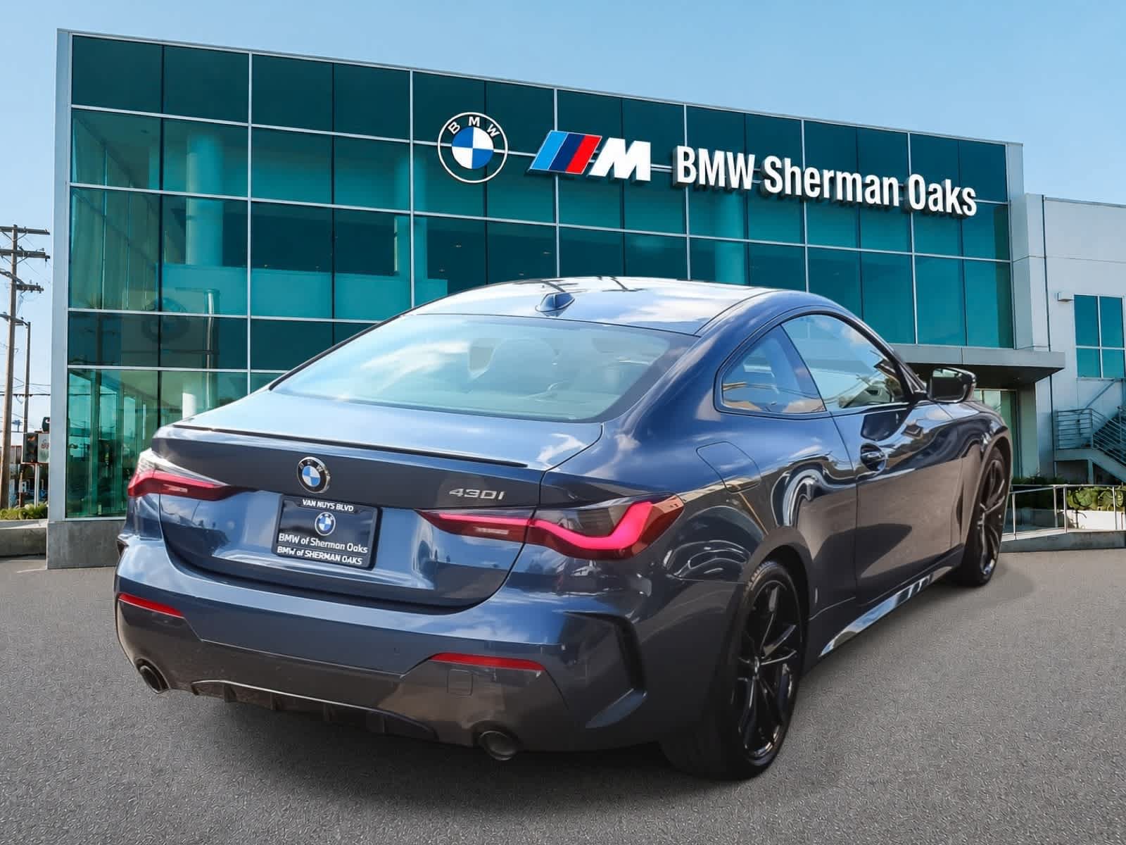 Used 2024 BMW 430i Coupe w/ M Sport Package RWD image 4
