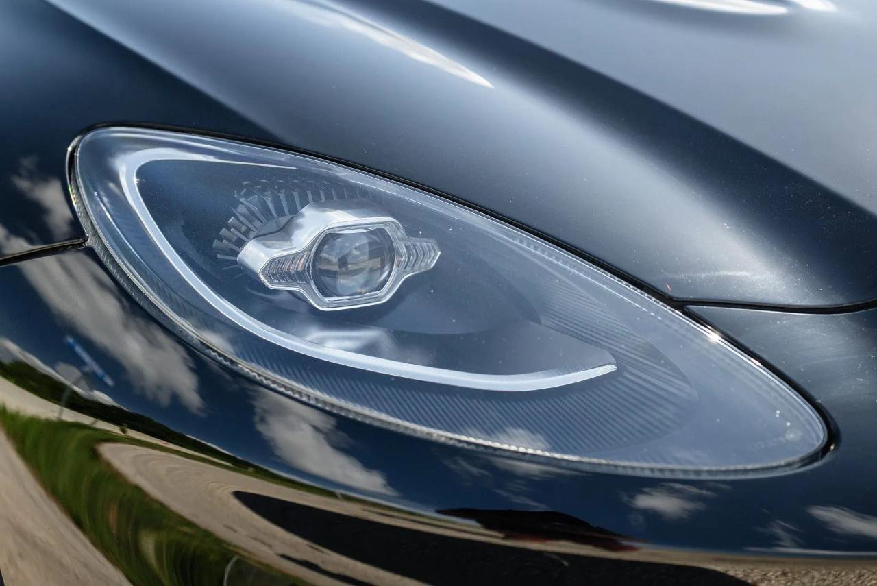 Used 2021 Aston Martin DBX AWD/4WD image 10
